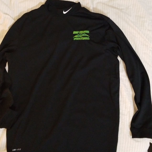 nike mock neck long sleeve shirt